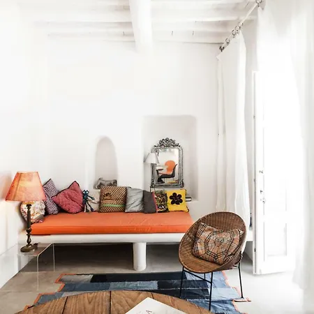 Eclectic & Artistic House In *